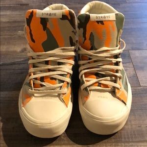 NEVER WORN BEFORE - STRAYE CAMO SNEAKERS